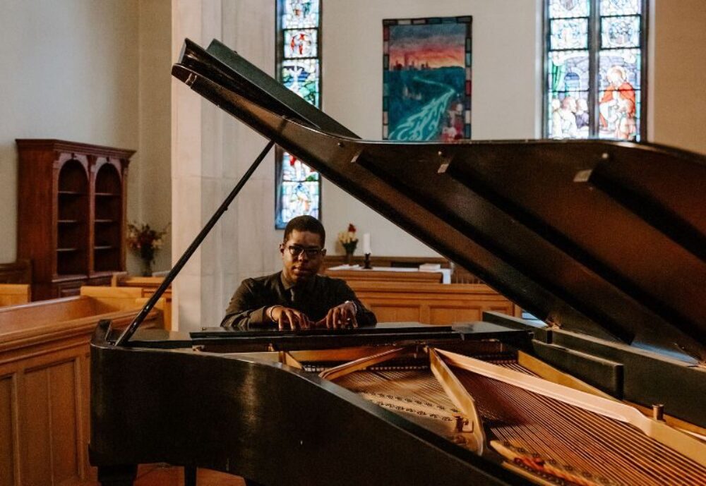 Luke Welch in Recital Presents The Music Room Chamber Players Series image