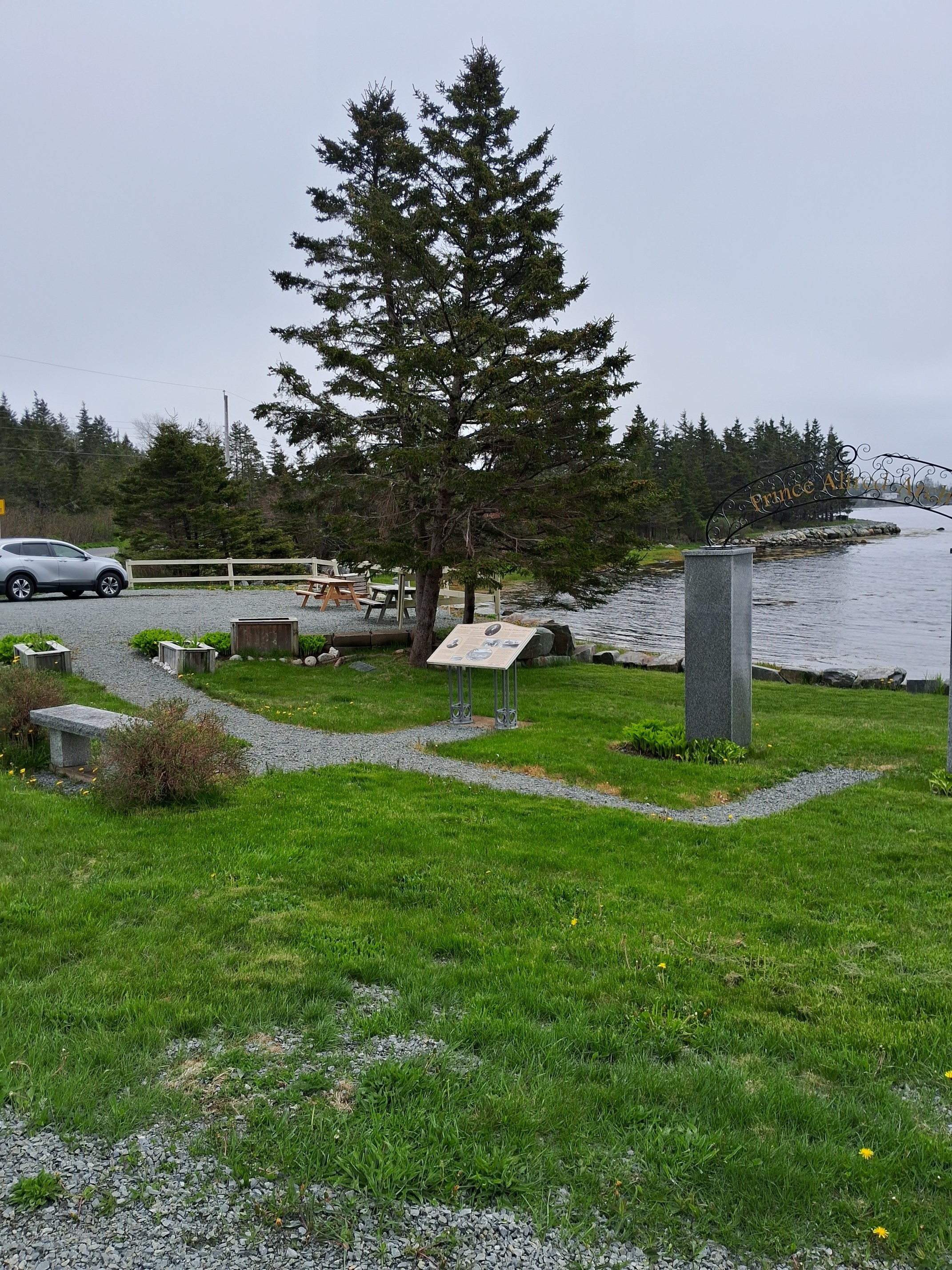 Prince Alfred Arch and Graeme Ferguson Memorial Park gallery image